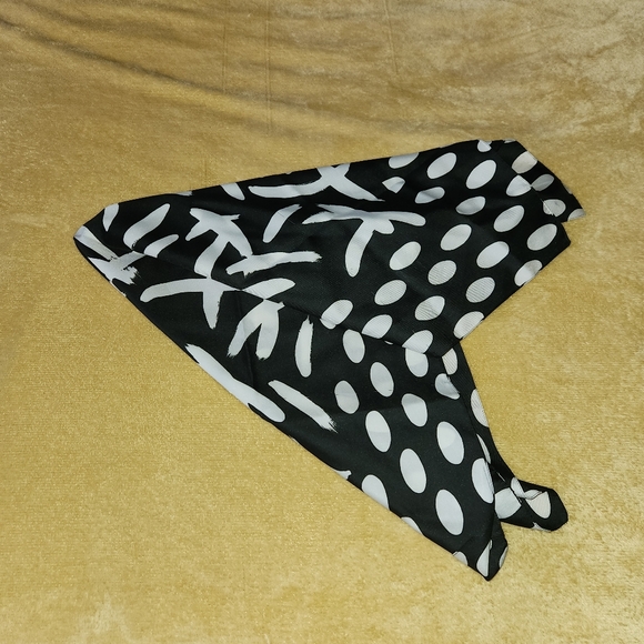 Unbranded Polka Dot and X satin square shaped scarf 30" - Picture 3 of 4